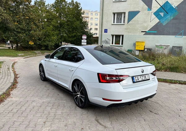 Skoda Superb cena 99999 przebieg: 143000, rok produkcji 2019 z Gdynia małe 56